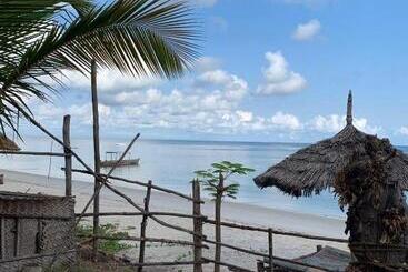 هتل Juani Beach Bungalows