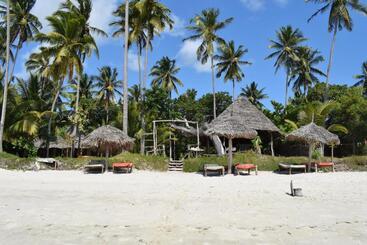 هتل Juani Beach Bungalows