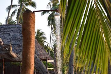 هتل Juani Beach Bungalows