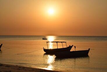 هتل Juani Beach Bungalows