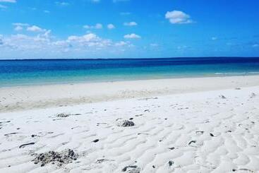 هتل Juani Beach Bungalows