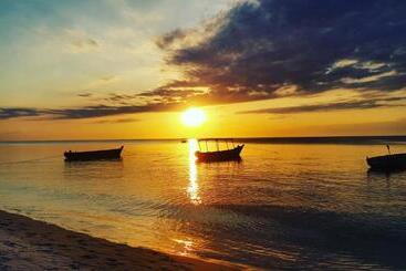 هتل Juani Beach Bungalows