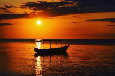 هتل Juani Beach Bungalows