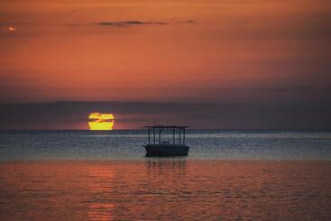 هتل Juani Beach Bungalows