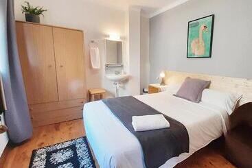 پانسیون Hostal Fonda Prat
