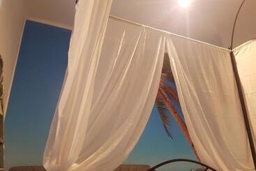 تختخواب و صبحانه Bed Rho Stazione