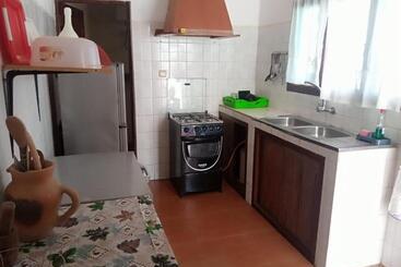 پانسیون Landa's Guest House