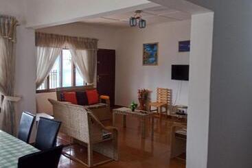 پانسیون Landa's Guest House