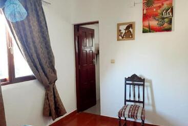 پانسیون Landa's Guest House