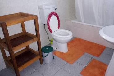 پانسیون Landa's Guest House