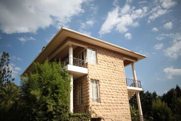 پانسیون Zereniti House