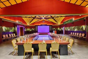 استراحتگاه Fazlani Natures Nest The Wellness Retreat