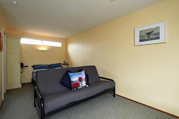 Sails Motel