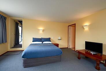 Sails Motel
