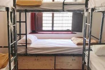 هاستل The Bunkers Ashram