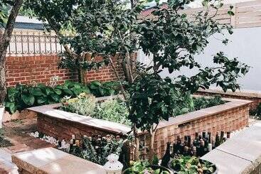 تختخواب و صبحانه Anc House