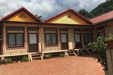 هتل Mai Chau Xanh Bungalow
