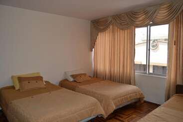 هتل Hostel Santiago De Latacunga