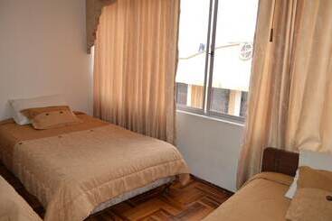 هتل Hostel Santiago De Latacunga