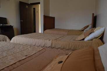 هتل Hostel Santiago De Latacunga