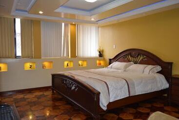 هتل Hostel Santiago De Latacunga