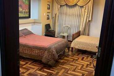 هتل Hostel Santiago De Latacunga