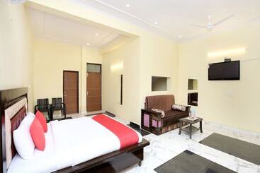 Oyo 16695 Hotel Sun View