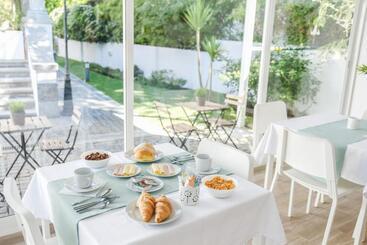 پانسیون 4u Lisbon Airport Suites