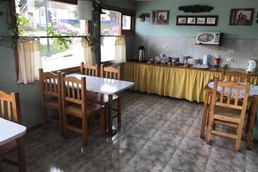 旅馆 Hostal Rio Ona