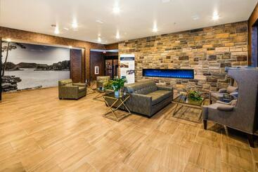 هتل Cobblestone Inn & Suites  Fairfield Bay