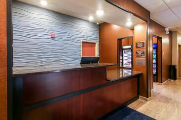 هتل Cobblestone Inn & Suites  Fairfield Bay