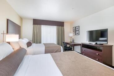 هتل Cobblestone Inn & Suites  Fairfield Bay