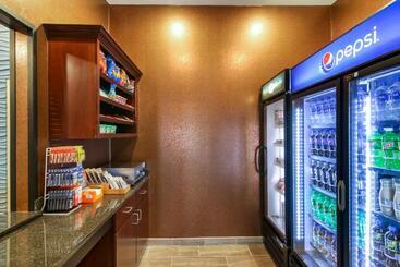 هتل Cobblestone Inn & Suites  Fairfield Bay