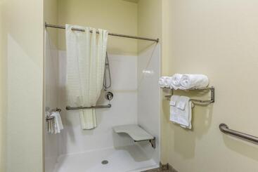 هتل Cobblestone Inn & Suites  Fairfield Bay