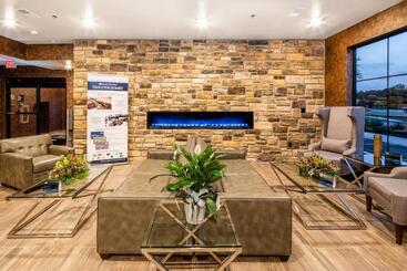 هتل Cobblestone Inn & Suites  Fairfield Bay