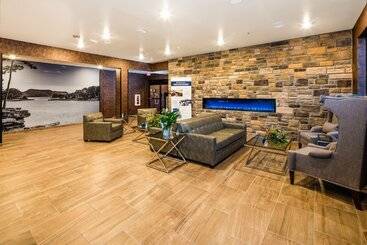 هتل Cobblestone Inn & Suites  Fairfield Bay