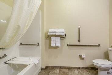هتل Cobblestone Inn & Suites  Fairfield Bay