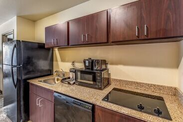 هتل Cobblestone Inn & Suites  Fairfield Bay