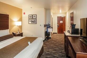 هتل Cobblestone Inn & Suites  Fairfield Bay