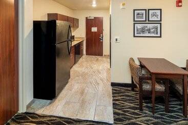 هتل Cobblestone Inn & Suites  Fairfield Bay
