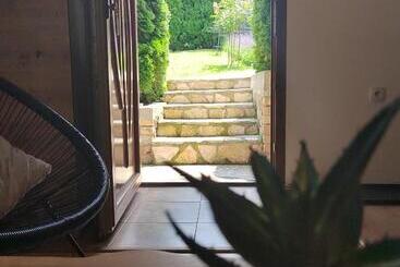 پانسیون Garden 022