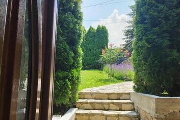 پانسیون Garden 022