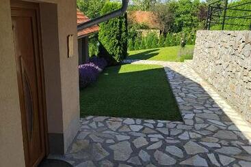 پانسیون Garden 022