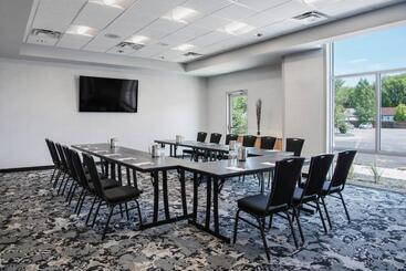 Отель Residence Inn By Marriott Winnipeg