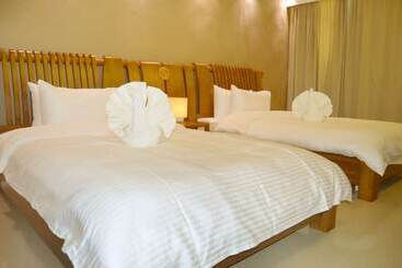 هتل Yara Suites