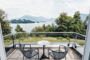 تختخواب و صبحانه Lake Villa Lotus