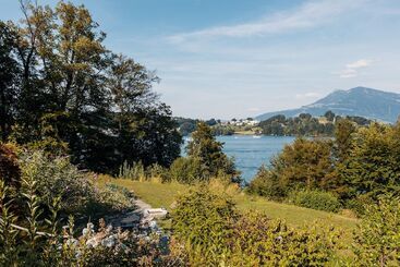 تختخواب و صبحانه Lake Villa Lotus
