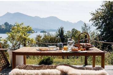 تختخواب و صبحانه Lake Villa Lotus