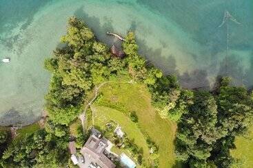تختخواب و صبحانه Lake Villa Lotus