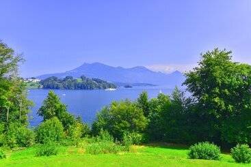 تختخواب و صبحانه Lake Villa Lotus